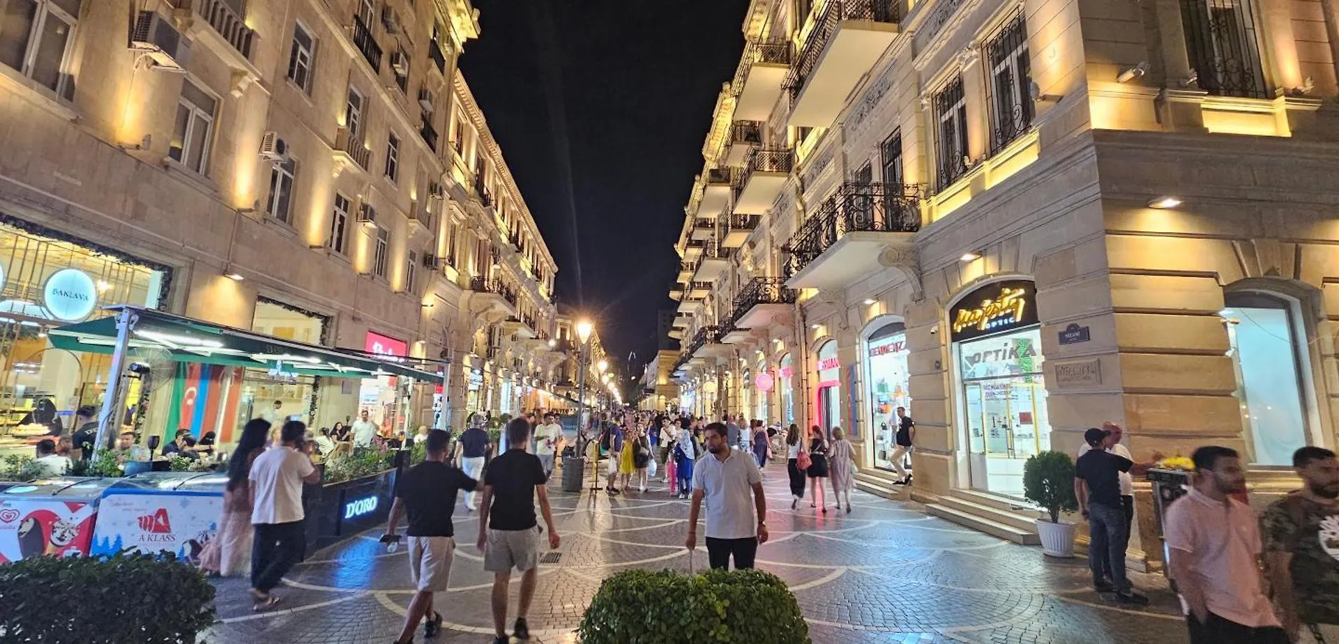 On Nizami Str Near Kolorit Lägenhet Baku