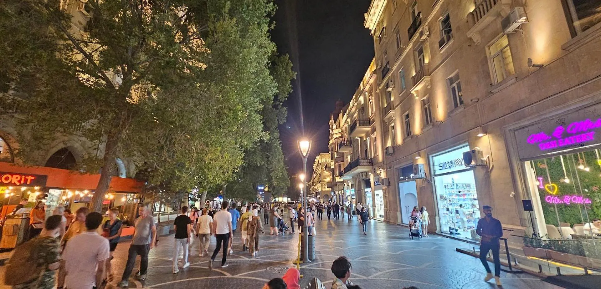 On Nizami Str Near Kolorit Lägenhet Baku